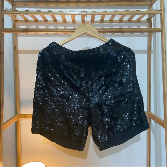 Cache Sequins Shorts - Picture 3 of 10